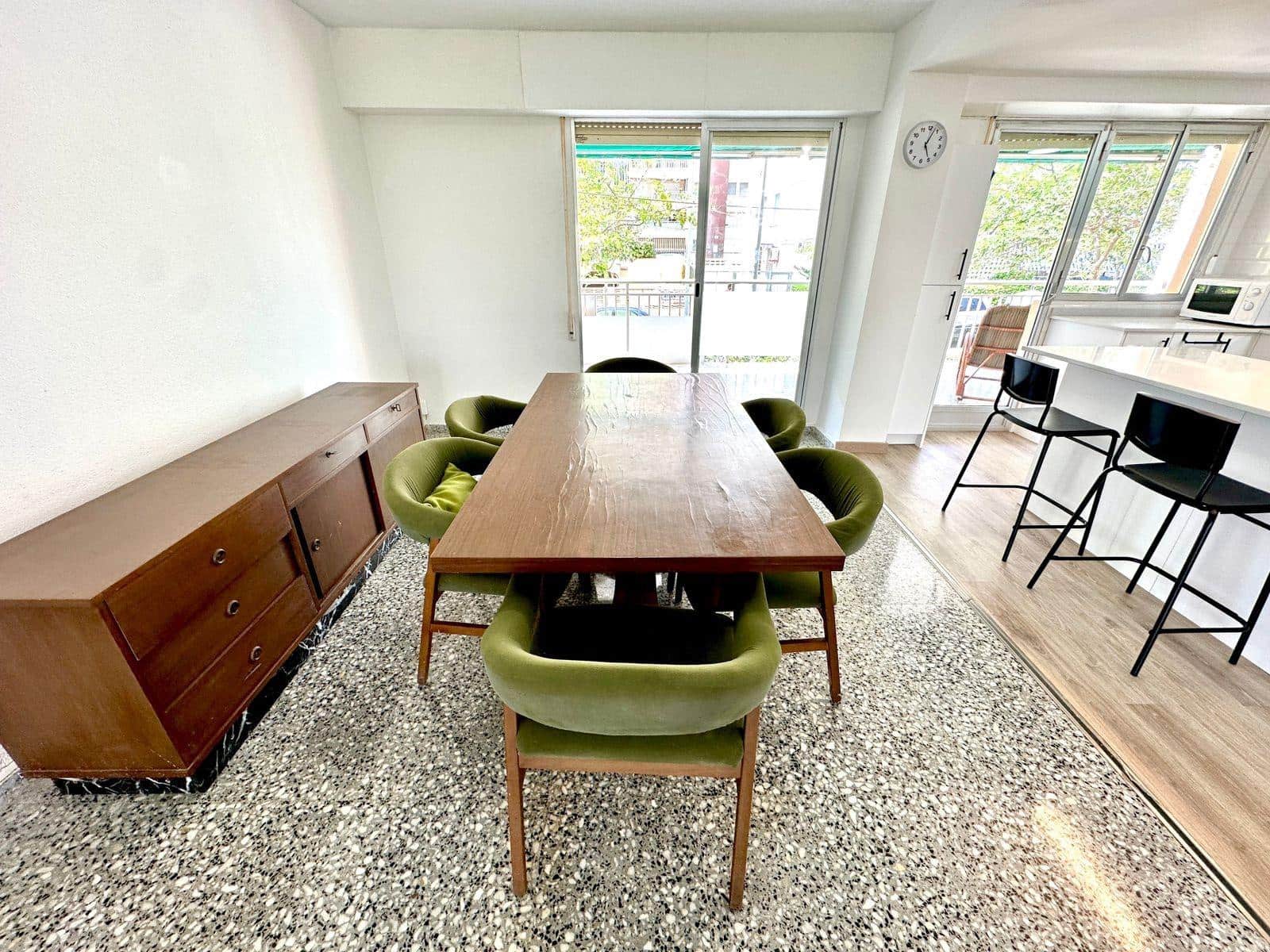 3 slaapkamer Appartement voor vakantieverhuur in Gandia - € 1.995 (Ref: 9843931)