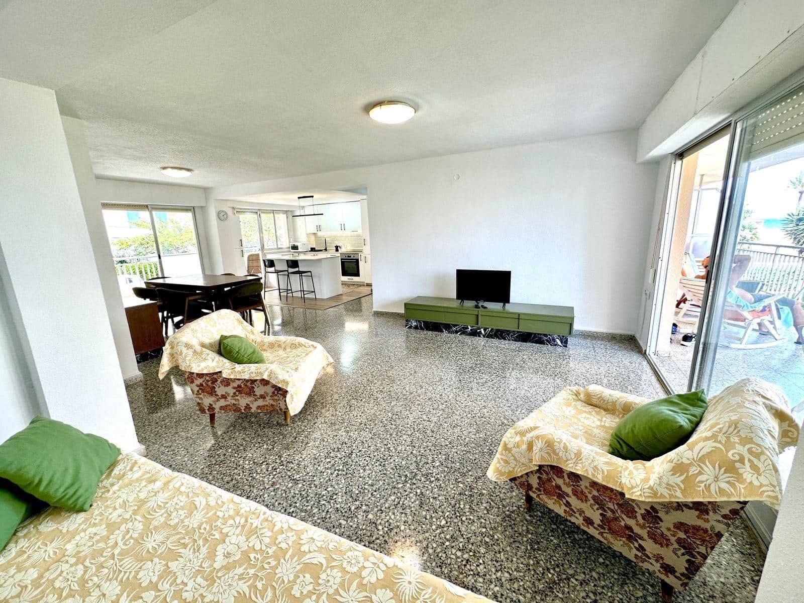 3 slaapkamer Appartement voor vakantieverhuur in Gandia - € 1.995 (Ref: 9843931)