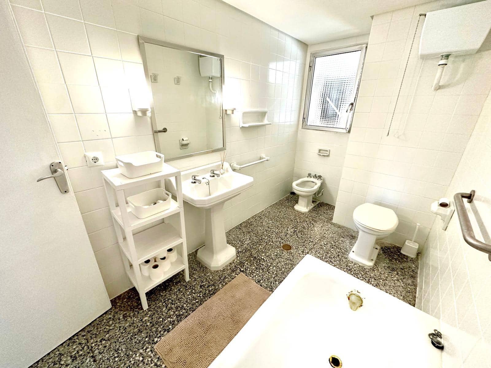 3 slaapkamer Appartement voor vakantieverhuur in Gandia - € 1.995 (Ref: 9843931)