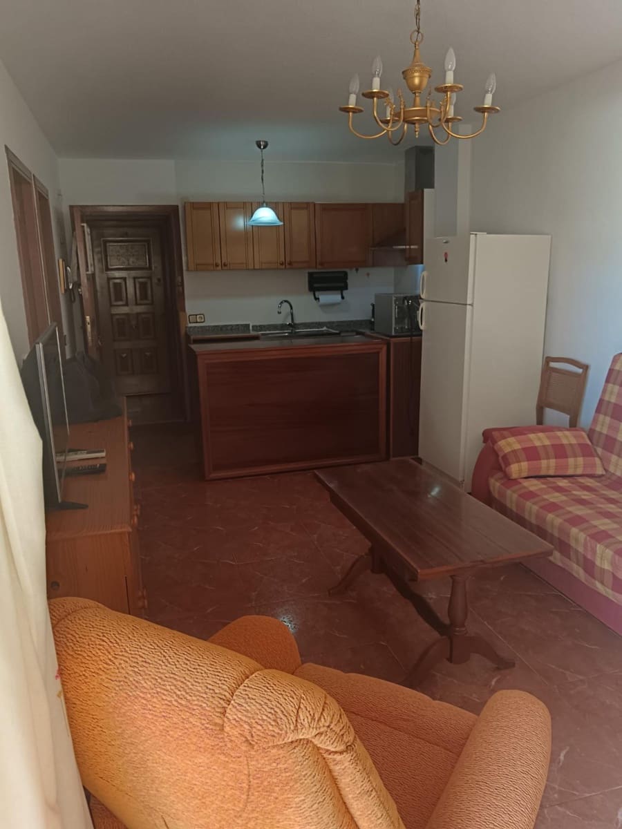   1 soveværelse   ferieLejlighed i Gandia   med   swimmingpool   - € 1.435 (Ref: 9843940)