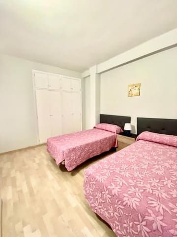   3 soveværelse   ferieLejlighed i Gandia med   garage  - € 2.370 (Ref: 9843944)