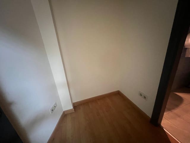 Commercial for sale in Gandia - € 81,000 (Ref: 9843961)
