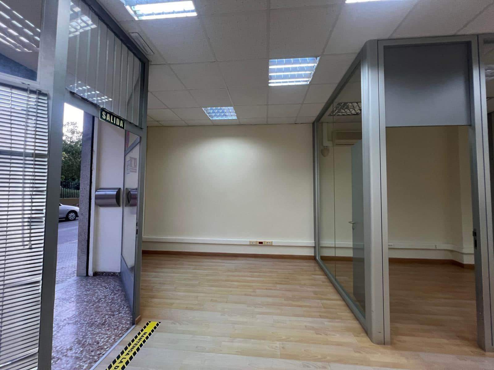 Commercial for sale in Gandia - € 81,000 (Ref: 9843961)