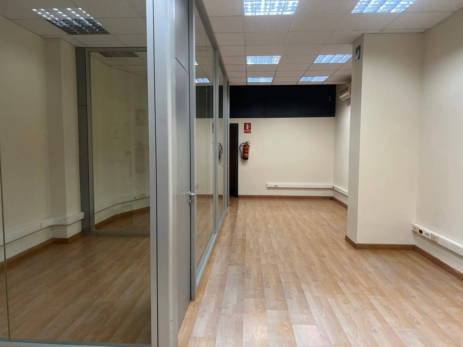 Commercial for sale in Gandia - € 81,000 (Ref: 9843961)