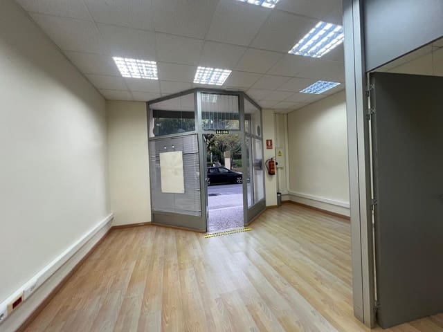 Commercial for sale in Gandia - € 81,000 (Ref: 9843961)