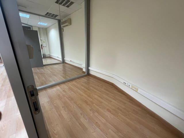 Commercial for sale in Gandia - € 81,000 (Ref: 9843961)
