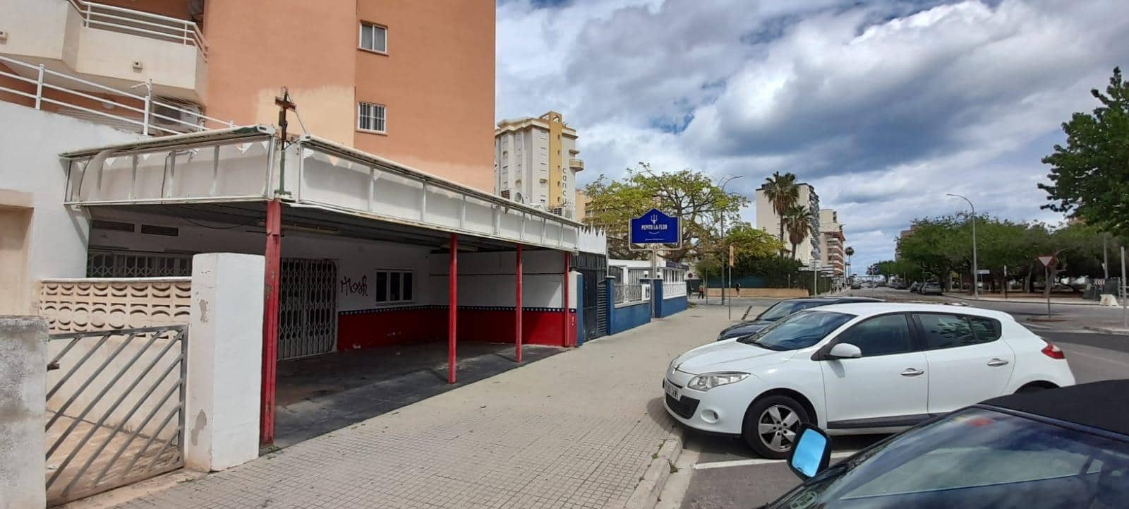 Commercial for sale in Gandia - € 89,000 (Ref: 9843966)