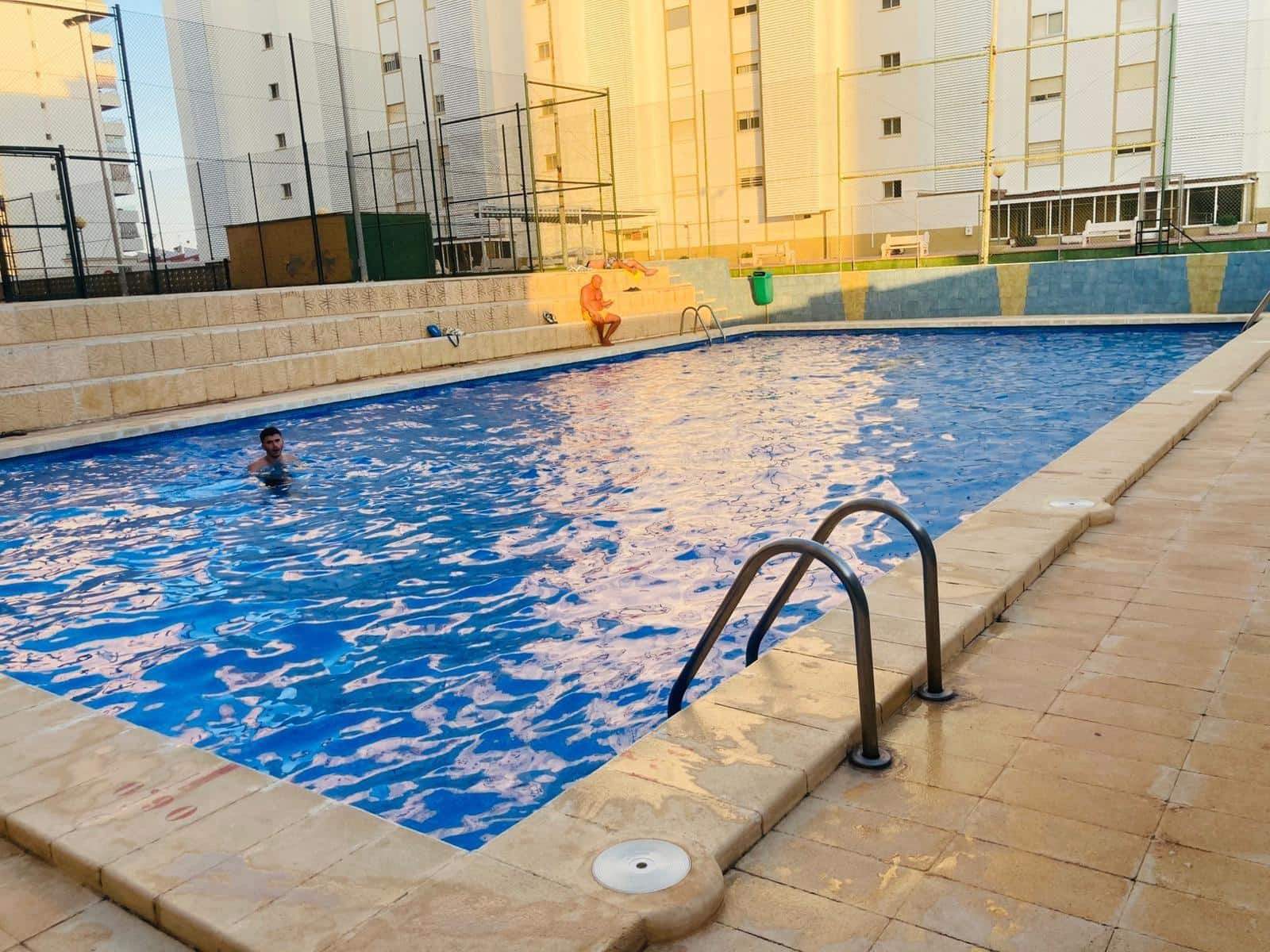 Apartamento de 3 habitaciones en Gandia en alquiler vacacional - 2.000 € (Ref: 9893882)