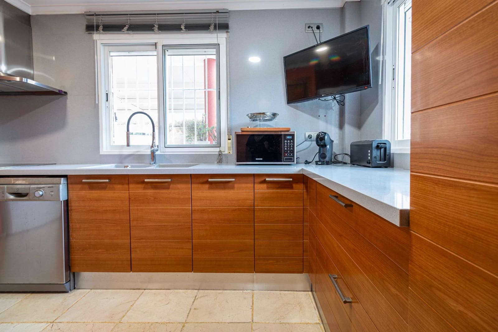 4 soveværelse Villa til salg i Gandia - € 415.000 (Ref: 9896351)