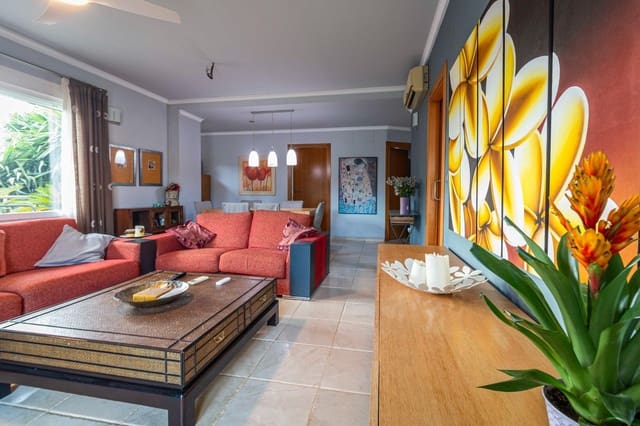 4 makuuhuone Huvila myytävänä paikassa Gandia mukana 
autotalli - 415 000 € (Ref: 9896351)