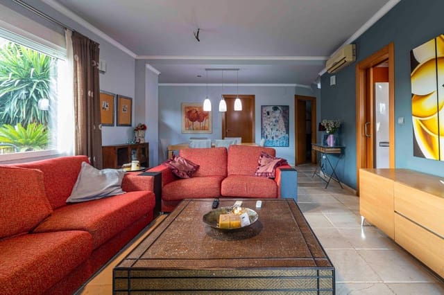 4 makuuhuone Huvila myytävänä paikassa Gandia mukana 
autotalli - 415 000 € (Ref: 9896351)