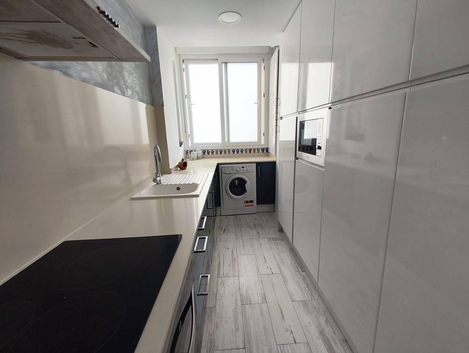 Appartement de 2 chambres à louer à Gandia - 900 € (Ref: 9978895)