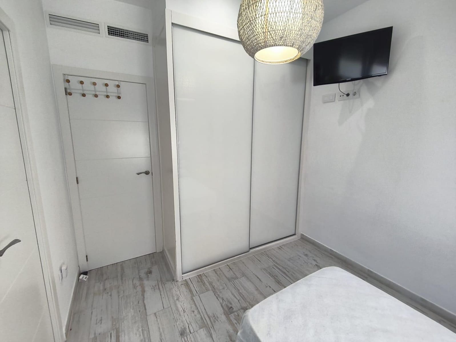 Appartement de 2 chambres à louer à Gandia - 900 € (Ref: 9978895)