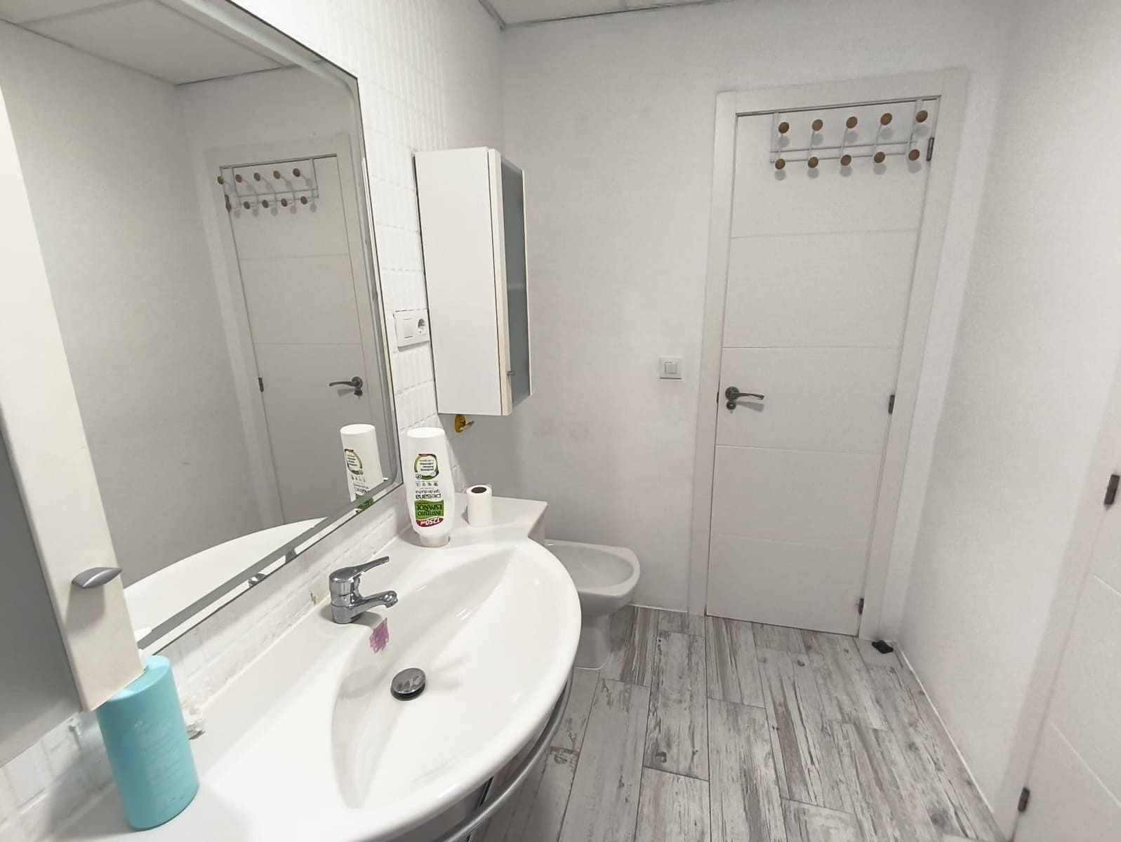 Appartement de 2 chambres à louer à Gandia - 900 € (Ref: 9978895)