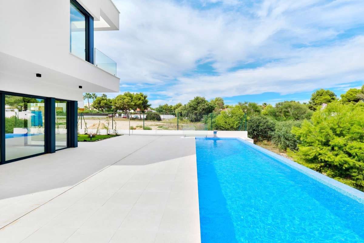 3 bedroom Villa for sale in Orihuela Costa with pool garage - € 760,000 (Ref: 9085548)