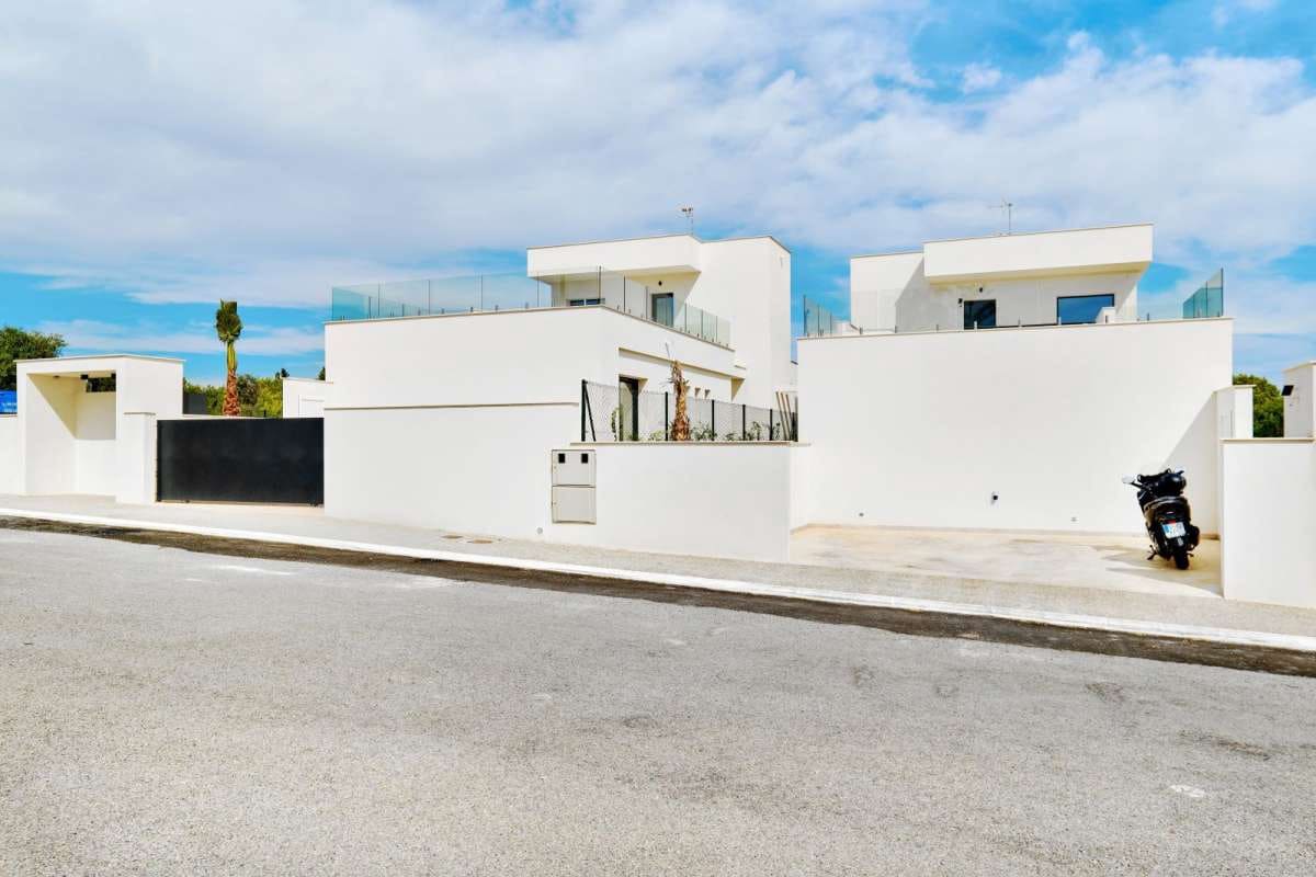 3 bedroom Villa for sale in Orihuela Costa with pool garage - € 760,000 (Ref: 9085548)