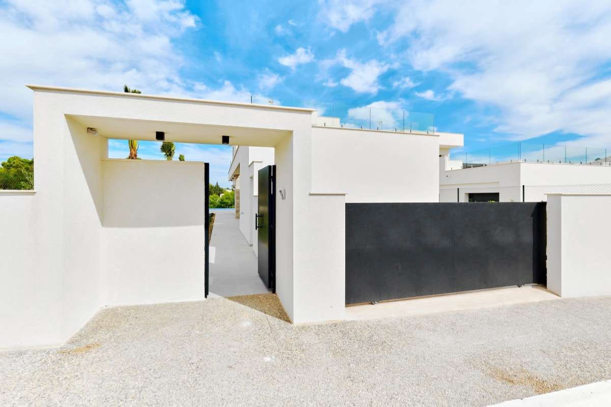 3 bedroom Villa for sale in Orihuela Costa with pool garage - € 760,000 (Ref: 9085548)