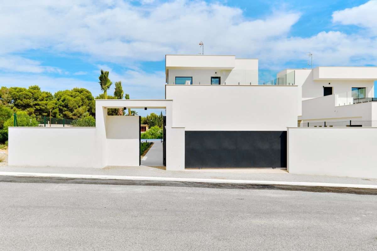 3 bedroom Villa for sale in Orihuela Costa with pool garage - € 760,000 (Ref: 9085548)