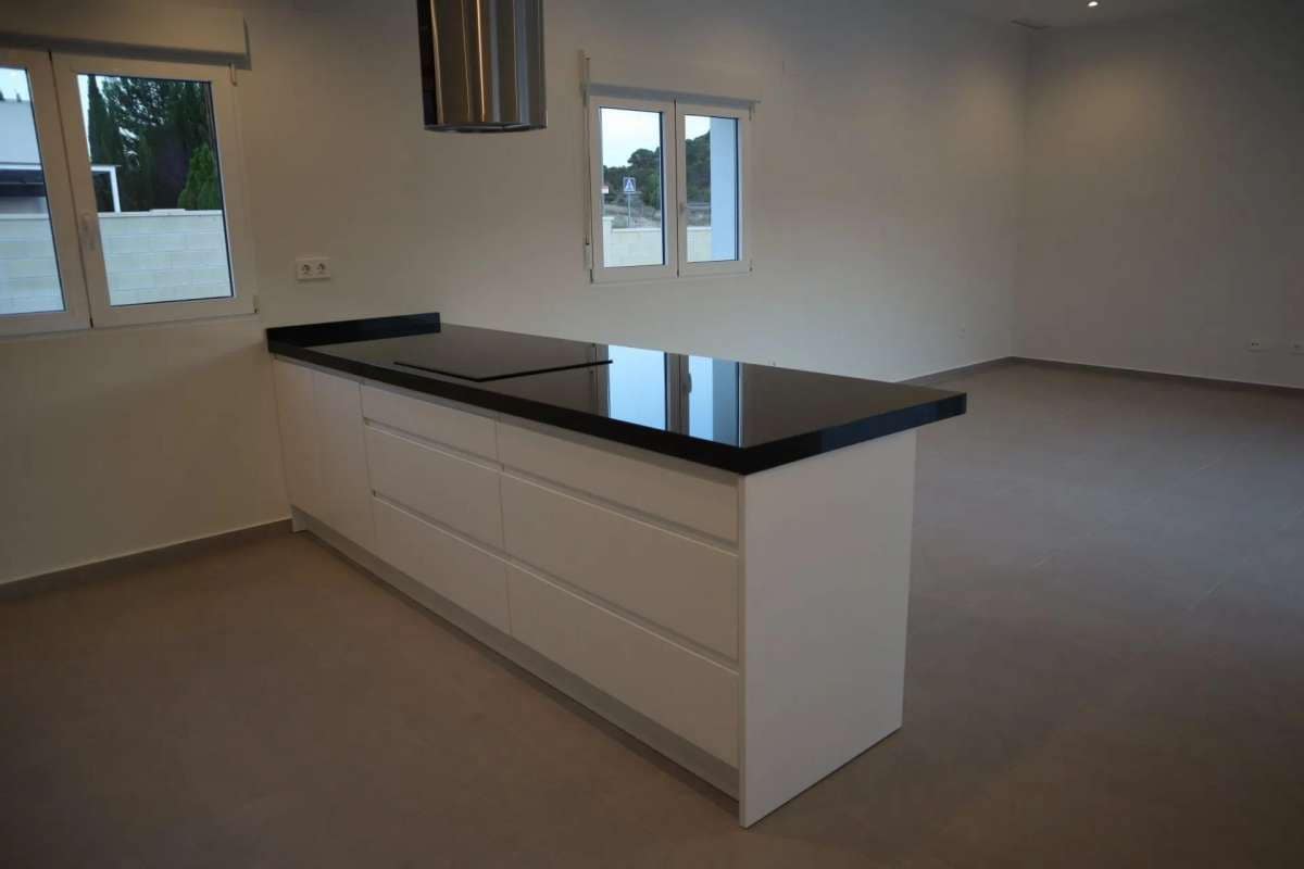 3 bedroom Villa for sale in La Romana with pool garage - € 320,000 (Ref: 9114416)