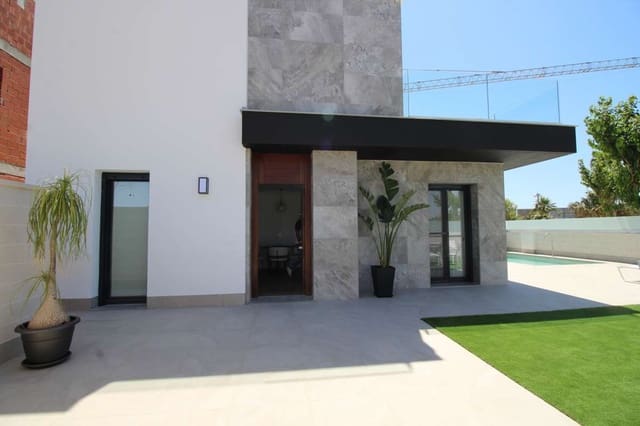 3 bedroom Villa for sale in Pilar de la Horadada ciudad, Pilar de la Horadada with pool garage - € 725,000 (Ref: 9339036)
