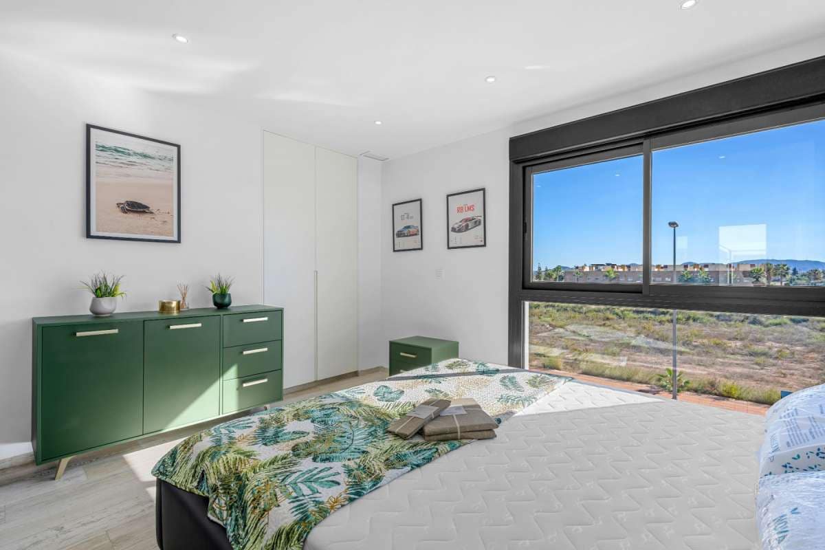 4 sypialnia Willa na sprzedaż w Los Alcazares z basenem garażem - 649 000 € (Ref: 9401198)