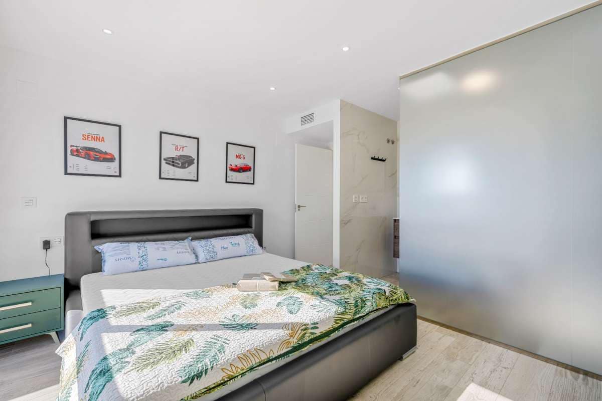 4 sypialnia Willa na sprzedaż w Los Alcazares z basenem garażem - 649 000 € (Ref: 9401198)