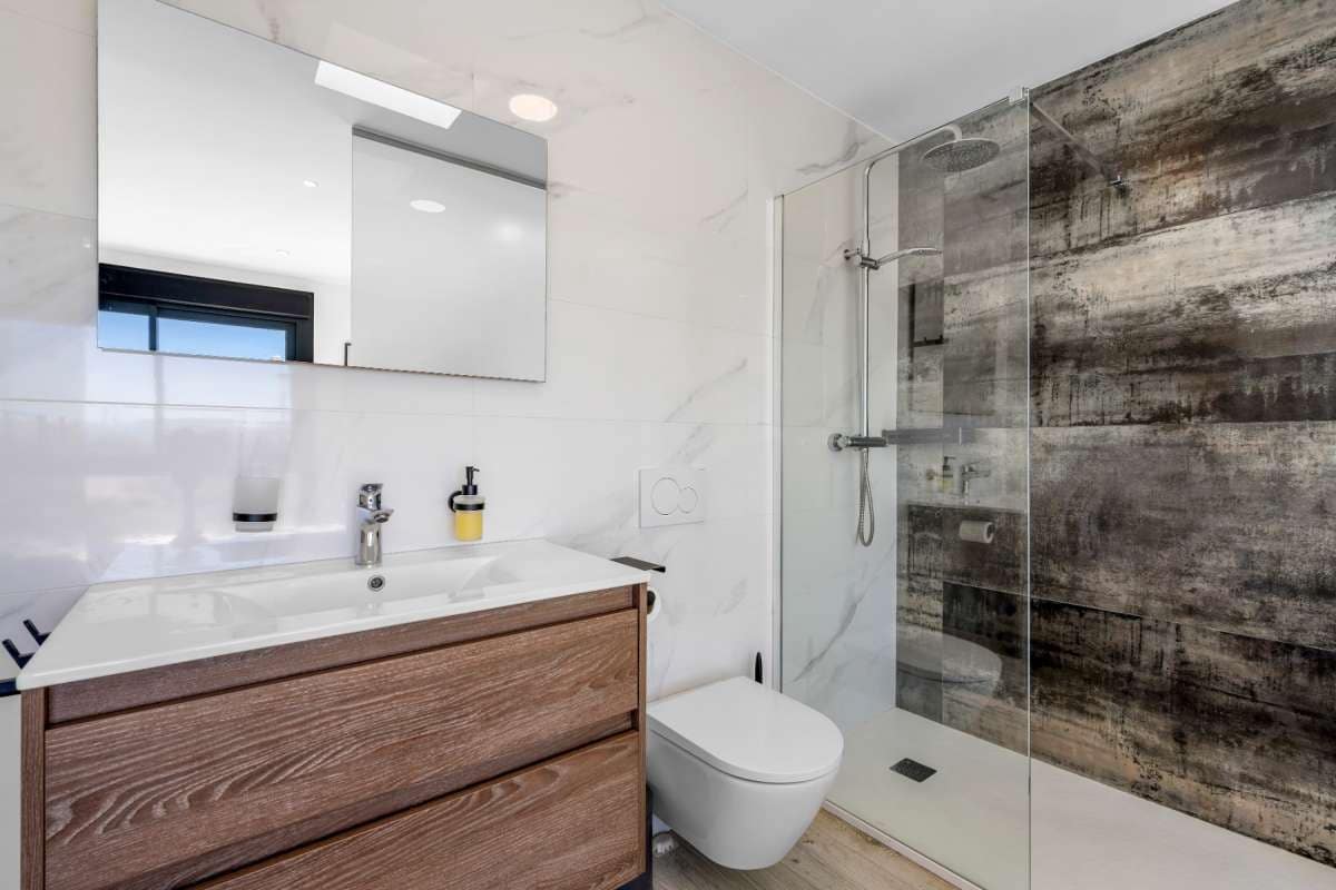 4 sypialnia Willa na sprzedaż w Los Alcazares z basenem garażem - 649 000 € (Ref: 9401198)