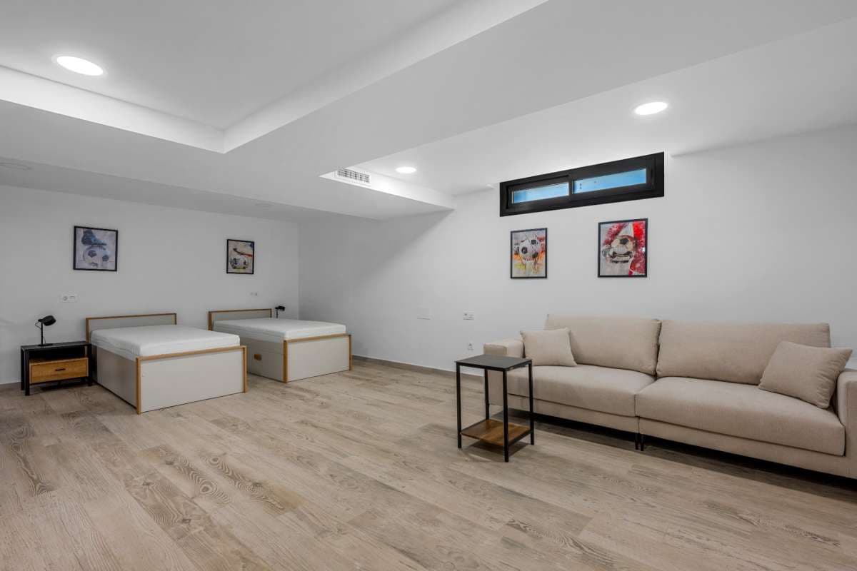 4 sypialnia Willa na sprzedaż w Los Alcazares z basenem garażem - 649 000 € (Ref: 9401198)