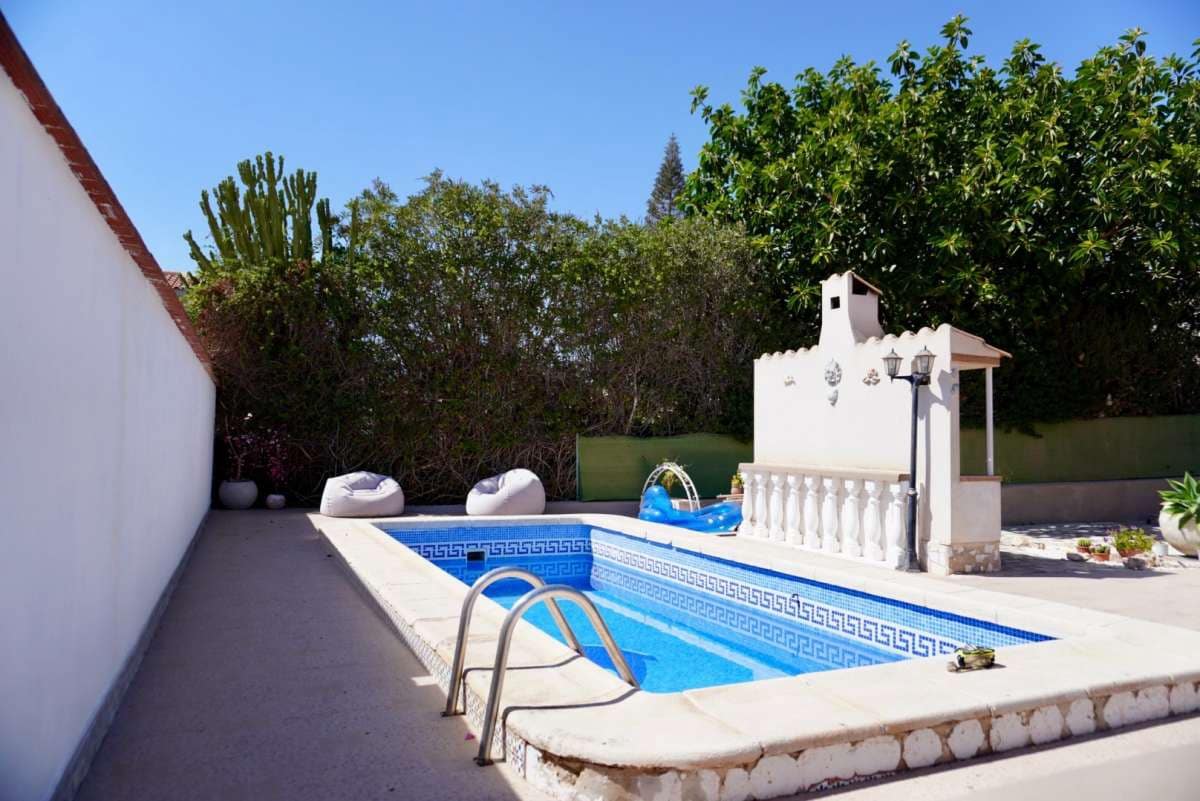 5 bedroom Villa for sale in Ciudad Quesada with garage - € 458,000 (Ref: 9401206)