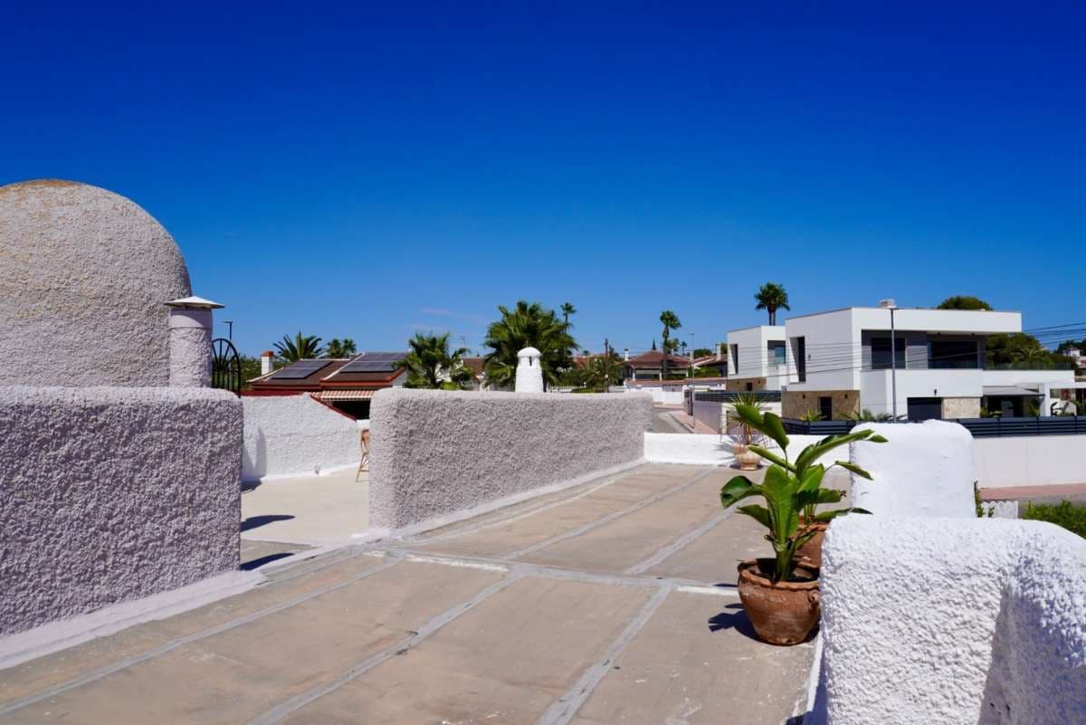 5 bedroom Villa for sale in Ciudad Quesada with garage - € 458,000 (Ref: 9401206)