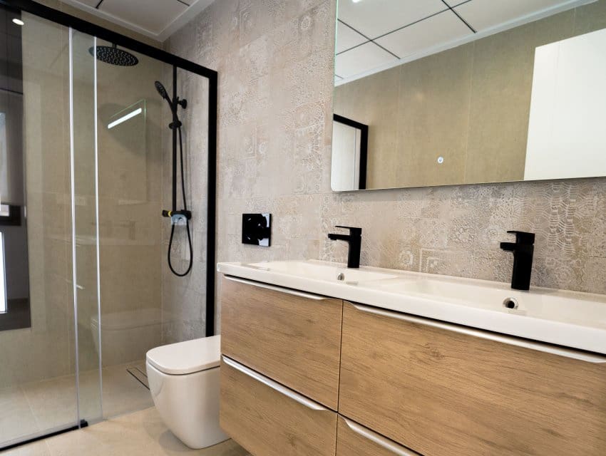 Casa de 3 habitaciones en Heredades en venta - 399.000 € (Ref: 9596917)