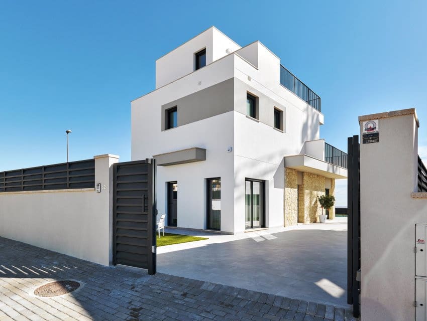 3 slaapkamer Villa te koop in San Miguel de Salinas - € 1.000.000 (Ref: 9596940)