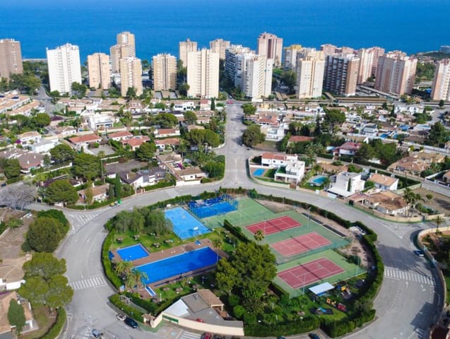 4 makuuhuone Huvila myytävänä paikassa Dehesa de Campoamor, Orihuela mukana uima-altaan - 1 350 000 € (Ref: 9596989)