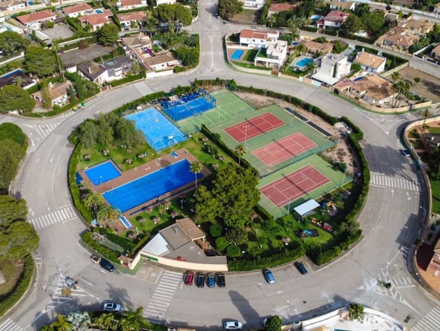 4 makuuhuone Huvila myytävänä paikassa Dehesa de Campoamor, Orihuela mukana uima-altaan - 1 350 000 € (Ref: 9596989)