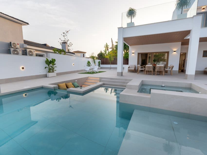 4 makuuhuone Huvila myytävänä paikassa Orihuela Costa mukana uima-altaan - 1 350 000 € (Ref: 9596989)