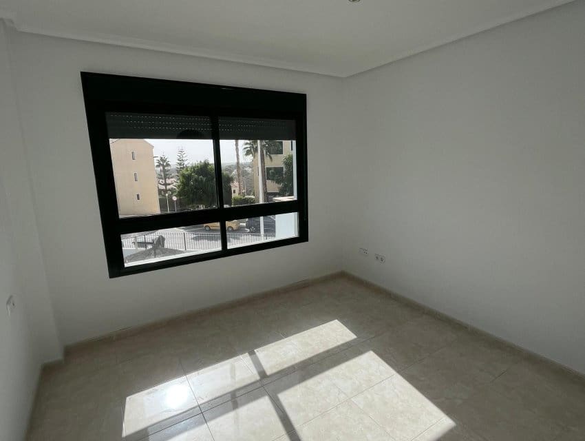Apartamento de 2 habitaciones en Orihuela Costa en venta con piscina - 212.350 € (Ref: 9597000)