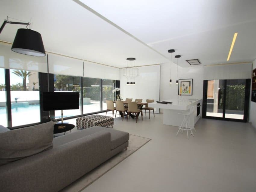 4 soveværelse Villa til salg i San Miguel de Salinas med swimmingpool - € 630.000 (Ref: 9597042)