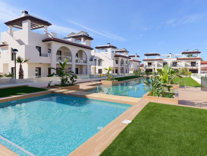 3 quarto Bungalow para venda em Ciudad Quesada com piscina - 414 000 € (Ref: 9597088)