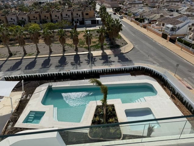 2 slaapkamer Penthouse te koop in Cabo Roig, Orihuela met zwembad - € 440.000 (Ref: 9597096)