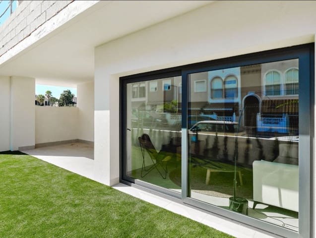 2 soveværelse Bungalow til salg i Playa de los Náufragos, Torrevieja med swimmingpool - € 370.000 (Ref: 9597121)