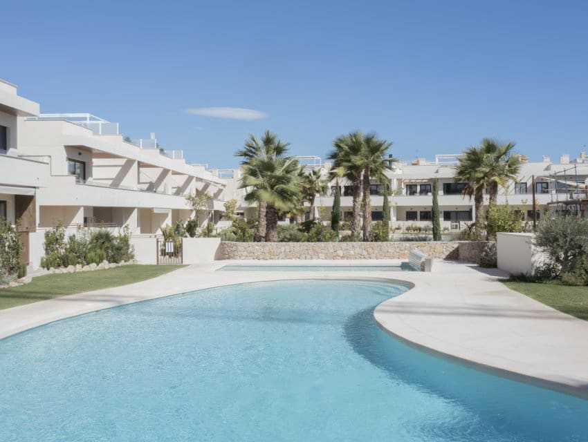 2 slaapkamer Bungalow te koop in Torrevieja met zwembad - € 380.000 (Ref: 9597121)