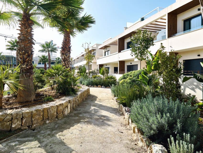 2 slaapkamer Bungalow te koop in Torrevieja met zwembad - € 380.000 (Ref: 9597121)