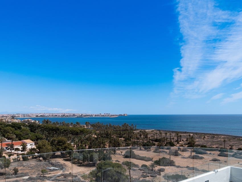 3 quarto Apartamento de Praia para venda em Punta Prima com piscina garagem - 412 000 € (Ref: 9597134)