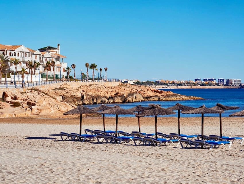 3 quarto Apartamento de Praia para venda em Punta Prima com piscina garagem - 412 000 € (Ref: 9597134)