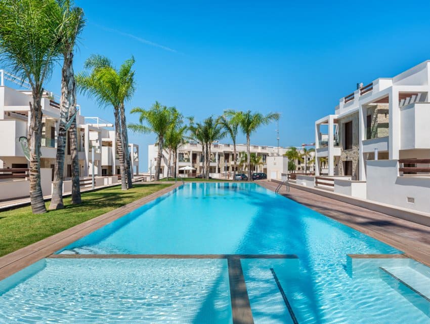 3 soveværelse Bungalow til salg i Torrevieja med swimmingpool - € 305.000 (Ref: 9626134)