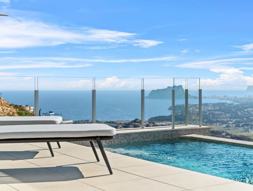 Chalet de 3 habitaciones en Cumbre del Sol en venta con piscina - 1.640.000 € (Ref: 9638051)