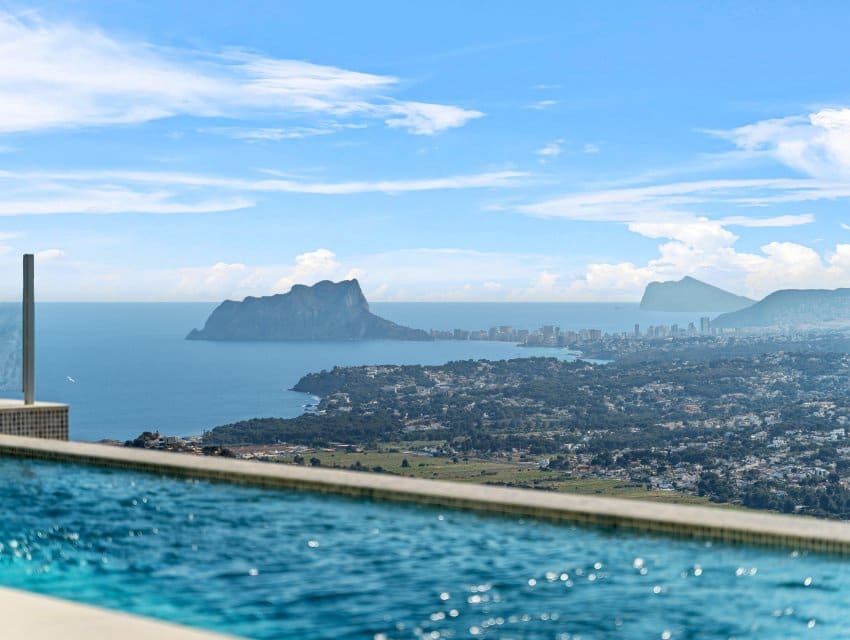 Chalet de 3 habitaciones en Cumbre del Sol en venta con piscina - 1.640.000 € (Ref: 9638051)