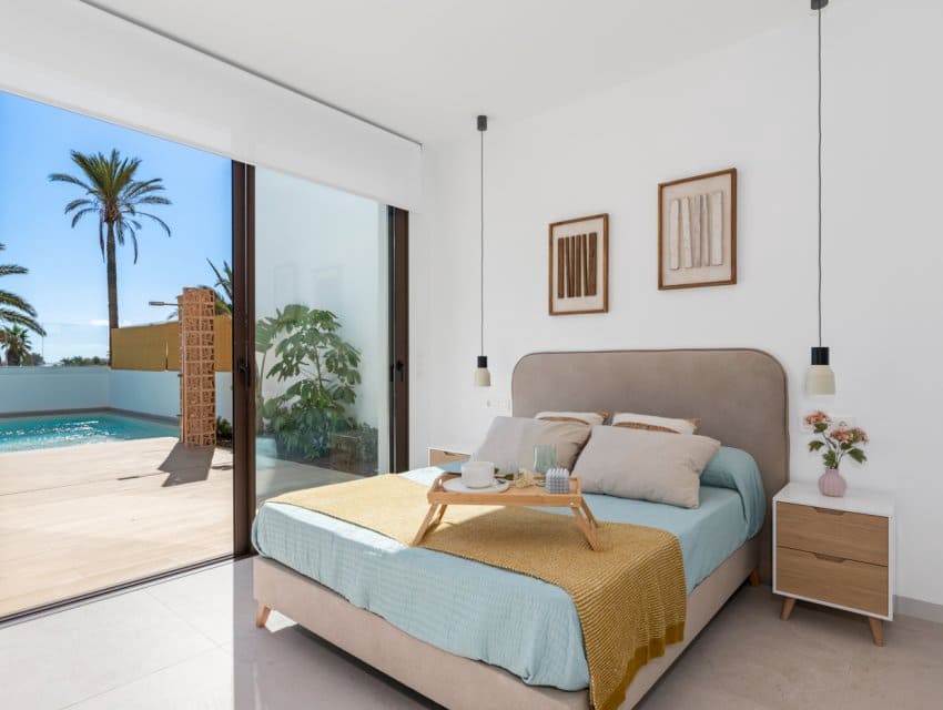 3 bedroom Villa for sale in Los Alcazares - € 565,000 (Ref: 9794955)