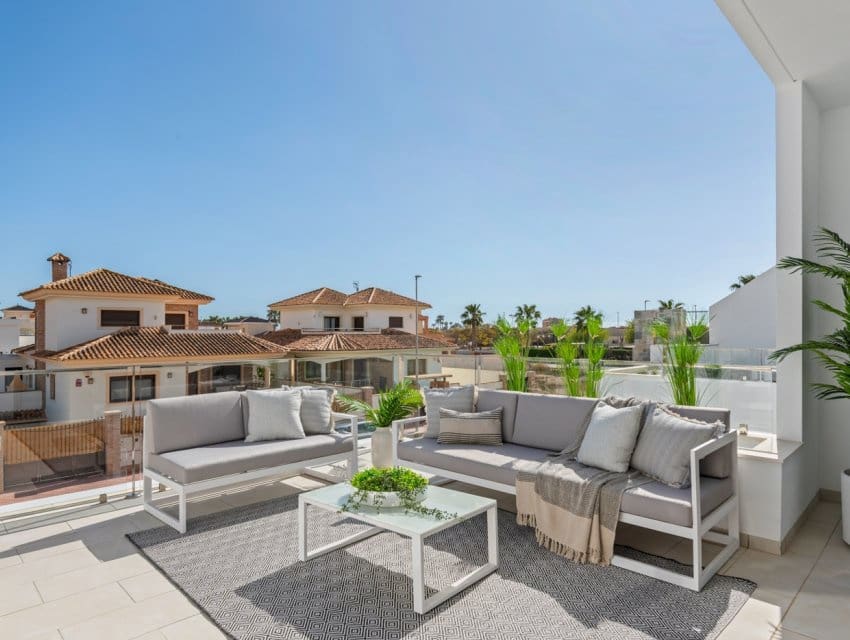 Chalet de 3 habitaciones en Los Alcázares en venta con piscina - 544.841 € (Ref: 9794958)