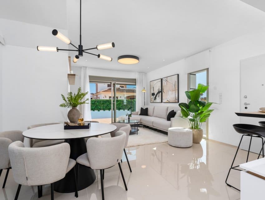 Chalet de 3 habitaciones en Los Alcázares en venta con piscina - 544.841 € (Ref: 9794958)